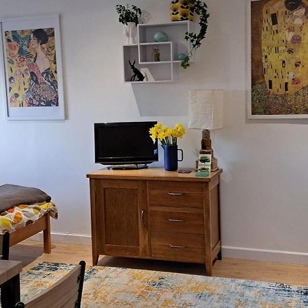 Modern Studio Apartment With Outstanding Views, Sleeps 2 Newlyn Exteriér fotografie